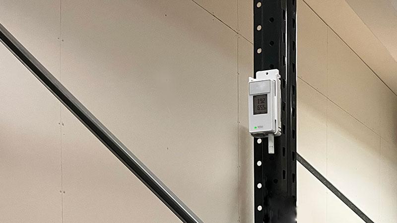 Surveillance sans fil fixée sur crémaillère 