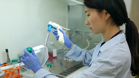 Surveillance en laboratoire de la fabrication de thérapies cellulaires et géniques