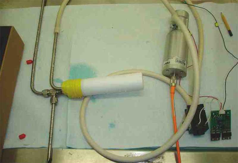 Figure 3. Test installation with a sintered PTFE chamber.